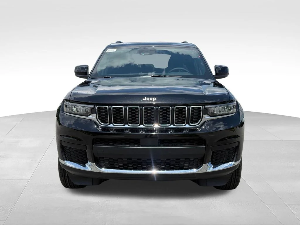 New 2026 Diamond Black Crystal Pearl-Coat Exterior Paint Jeep Laredo image 9