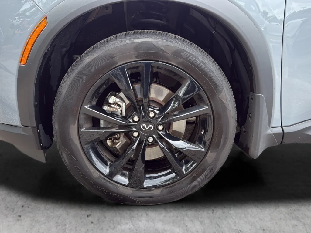 Used 2025 Gray INFINITI LUXE image 29