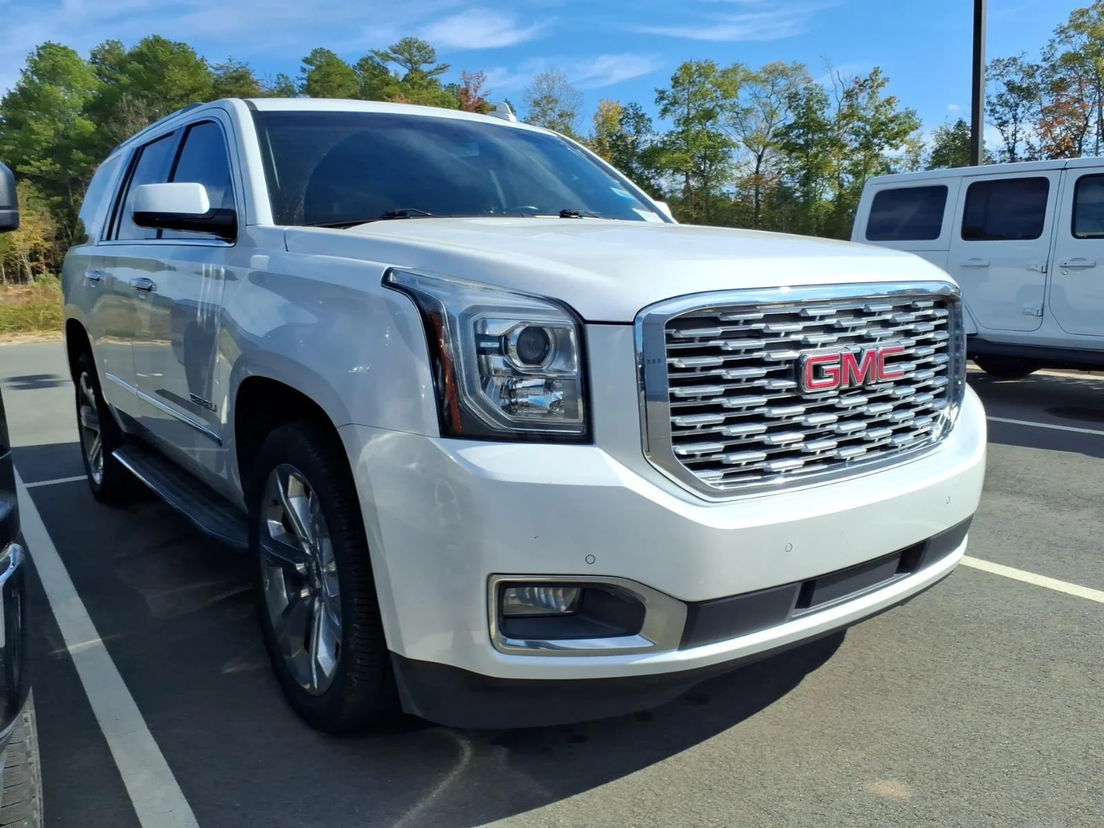 Used 2018 White Frost Tricoat GMC Denali image 6