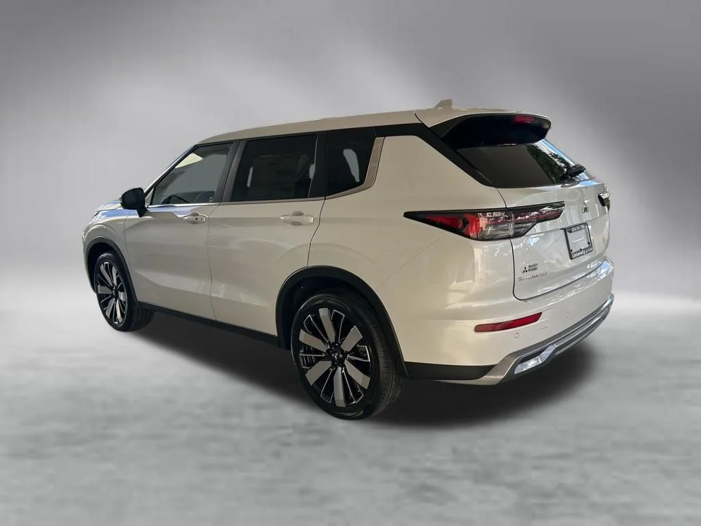 New 2026 White Mitsubishi SE image 4