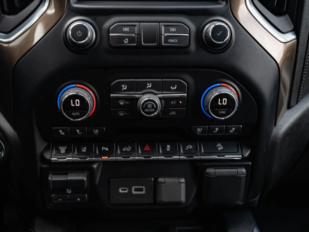 Used 2022 Iridescent Pearl Tricoat Chevrolet High Country image 36