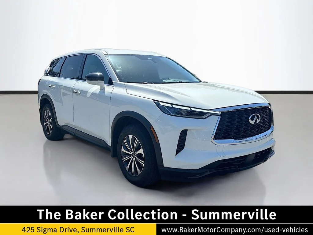 Used 2025 White INFINITI PURE image 1