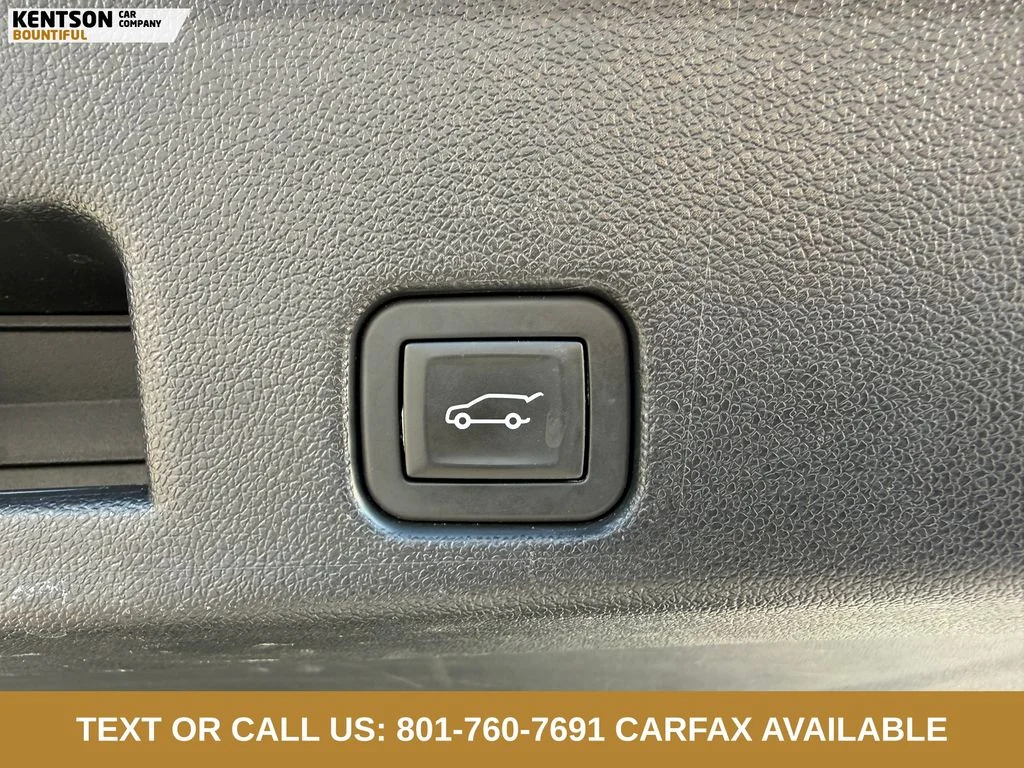 Used 2025 Gray Chevrolet Z71 image 38