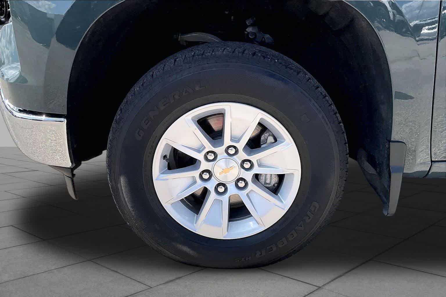 Used 2025 Cypress Gray Chevrolet LT image 10