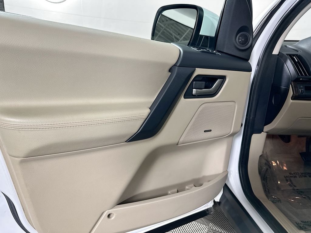 Used 2013 Fuji White Land Rover  image 20
