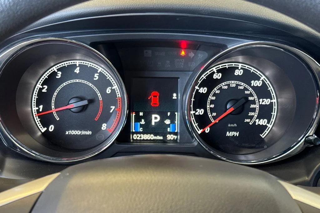 Used 2025 Alloy Silver Metallic Mitsubishi 2.0 ES image 28