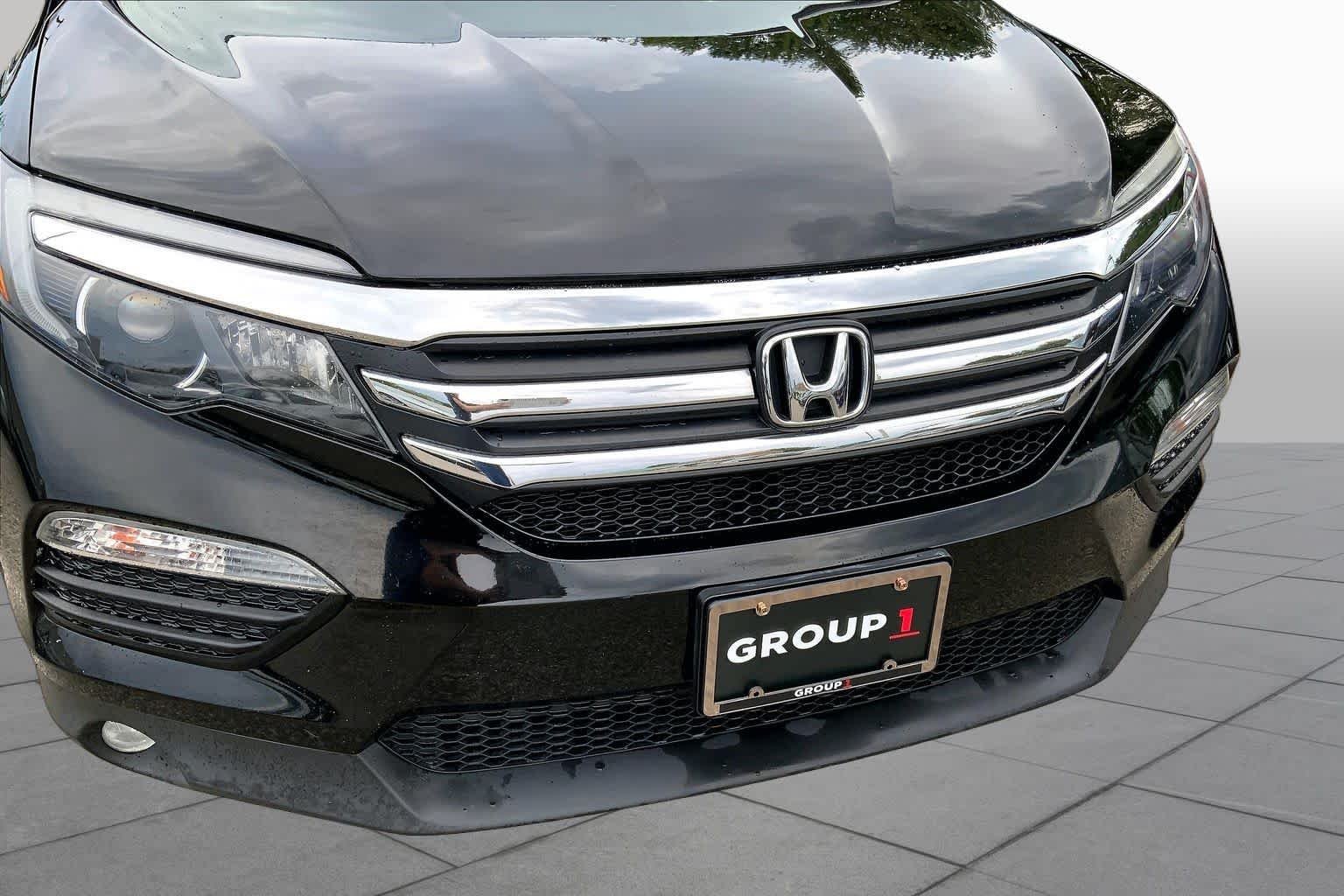 Used 2018 Crystal Black Pearl Honda EX-L image 32