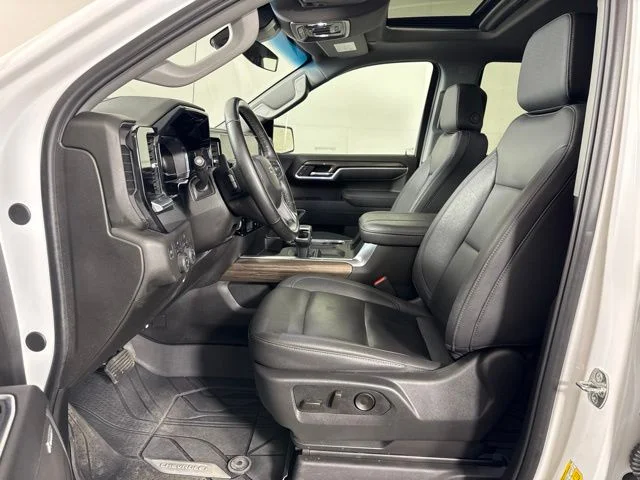 Used 2025 Summit White Chevrolet RST image 11