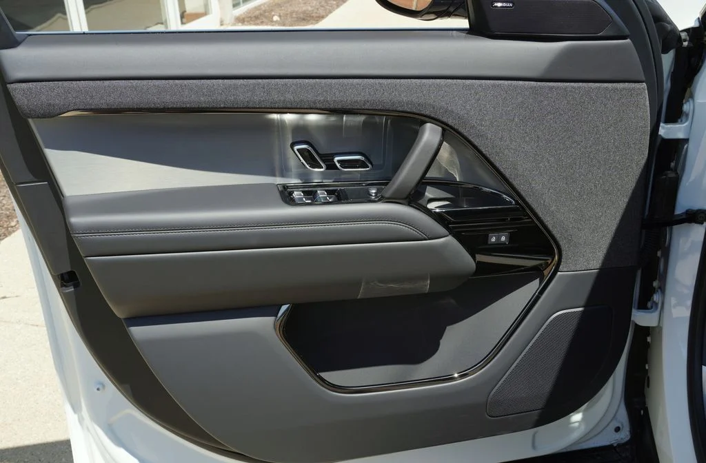 New 2026 Fuji White Land Rover SE image 11