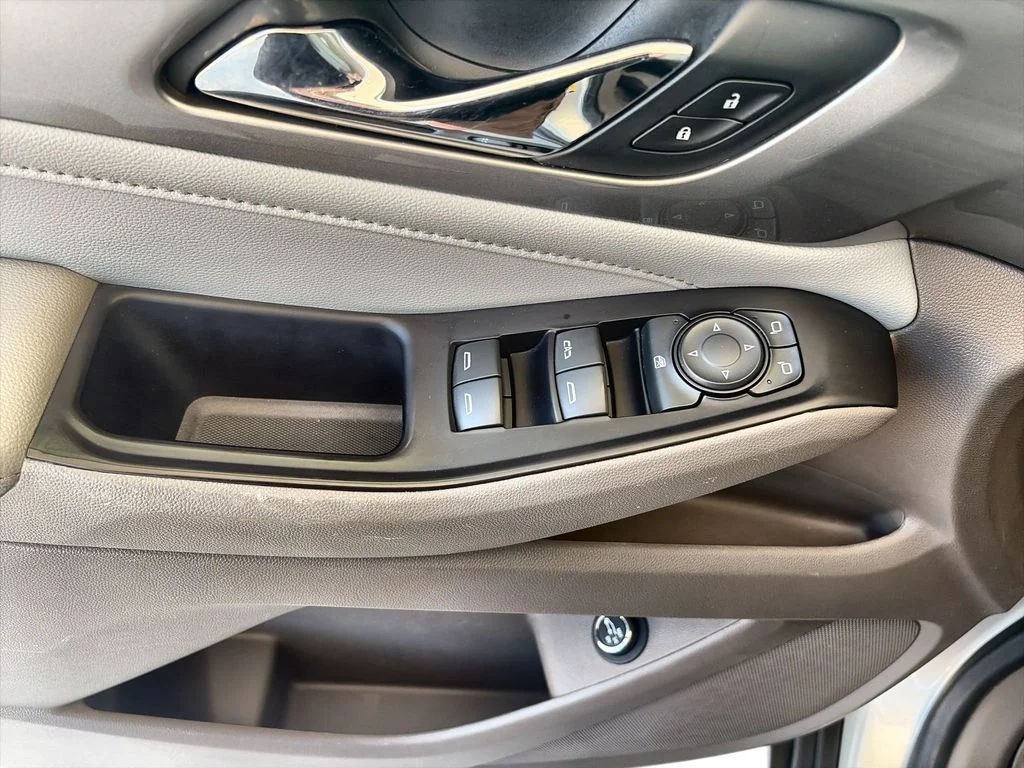 Used 2018 Silver Chevrolet LT image 24
