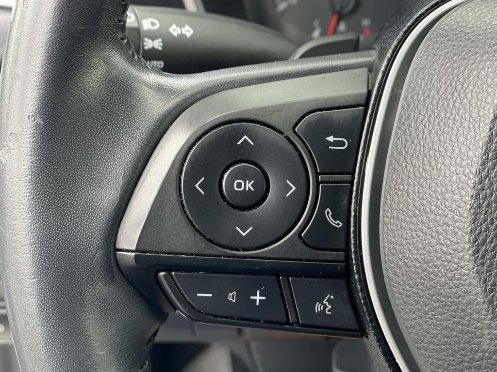 Used 2020 White Toyota SE image 10