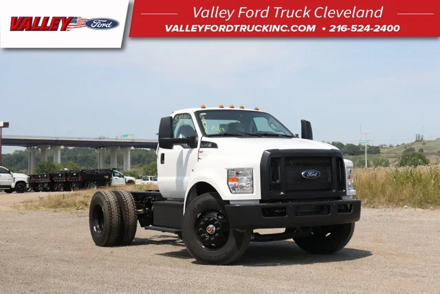 2027 Ford F-750SD Base Chassis Cab