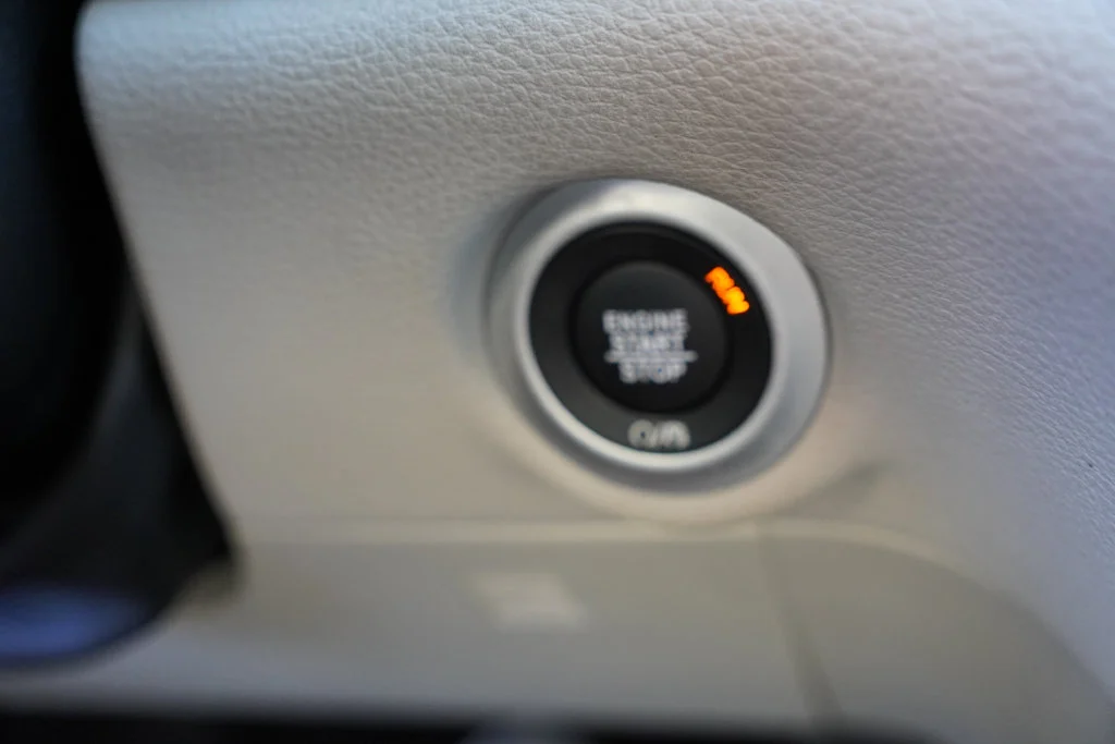 Used 2024 Silver Chrysler Select image 34