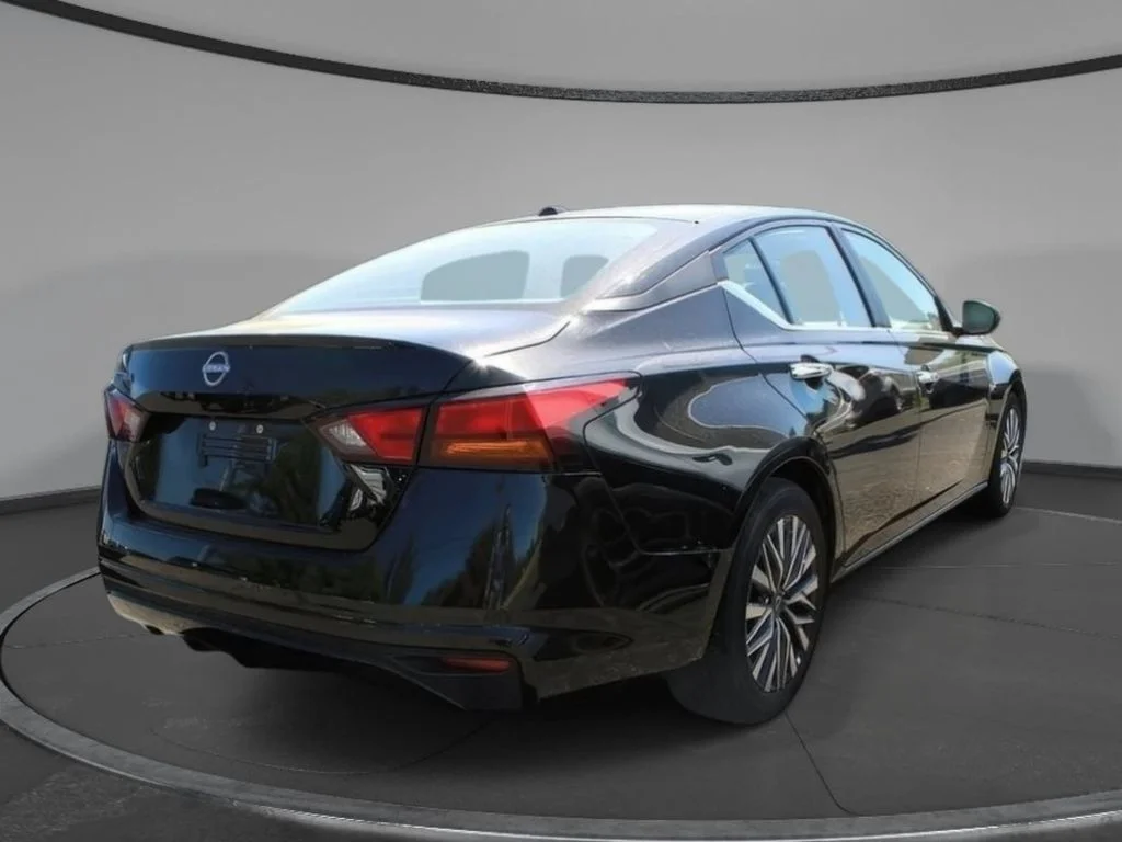 2025 Nissan Altima SV - Photo 6