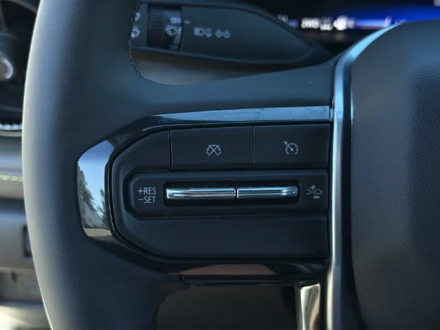 Used 2025 White Chevrolet ZR2 image 30