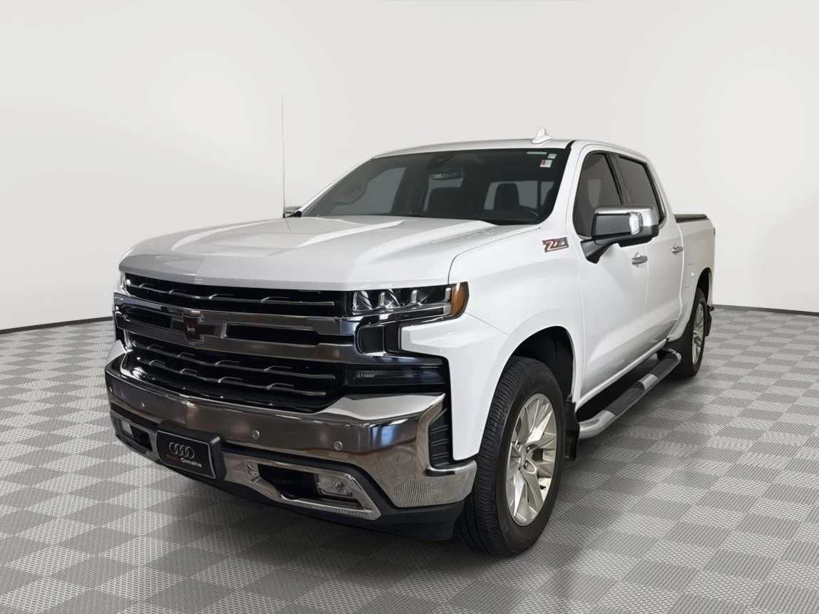 Used 2019 Summit White Chevrolet LTZ image 3