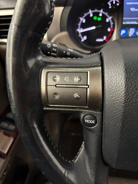 Used 2010 White Lexus 460 image 19