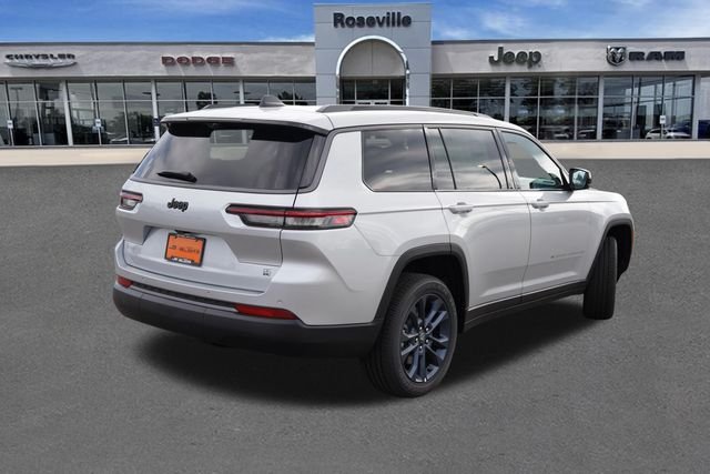 New 2026 Silver Zynith Exterior Paint Jeep Limited image 3