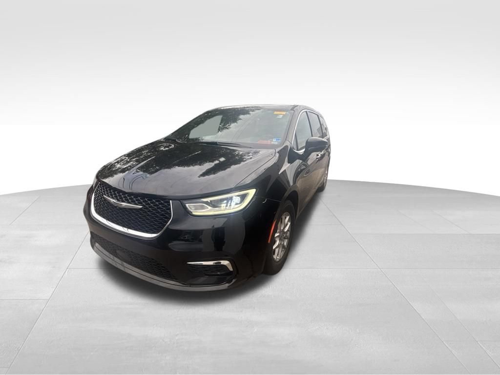 Used 2025 Black Chrysler Select image 2