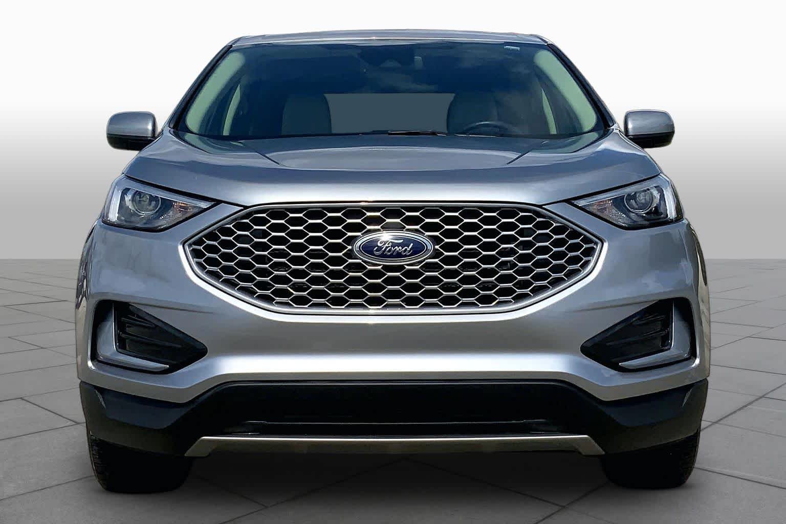 Used 2024 Iconic Silver Ford SEL image 4