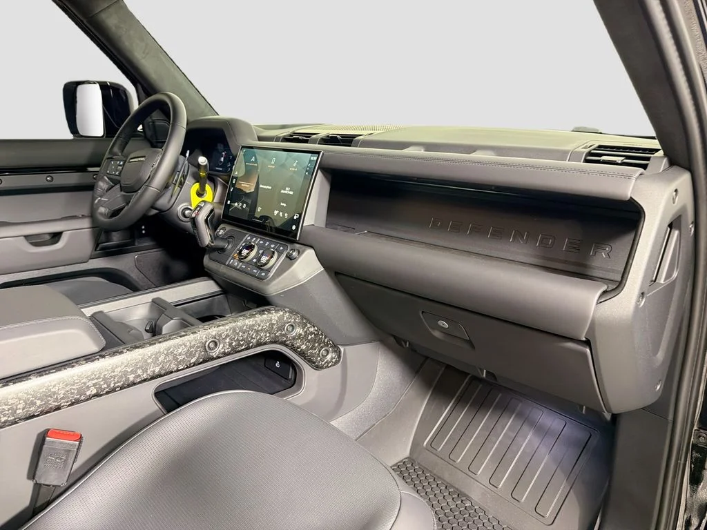 New 2026 Narvik Black Land Rover OCTA Black image 32