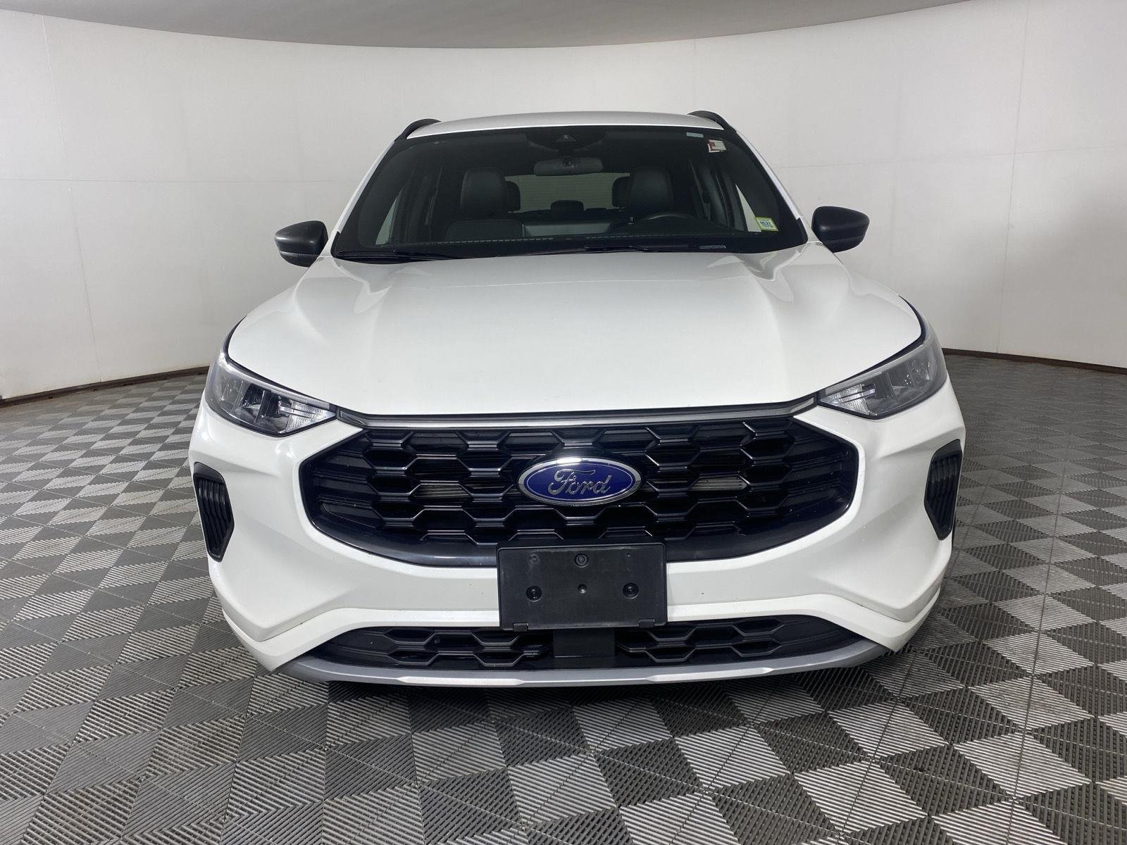 Used 2023 Star White Metallic Tri-Coat Ford ST-Line image 11