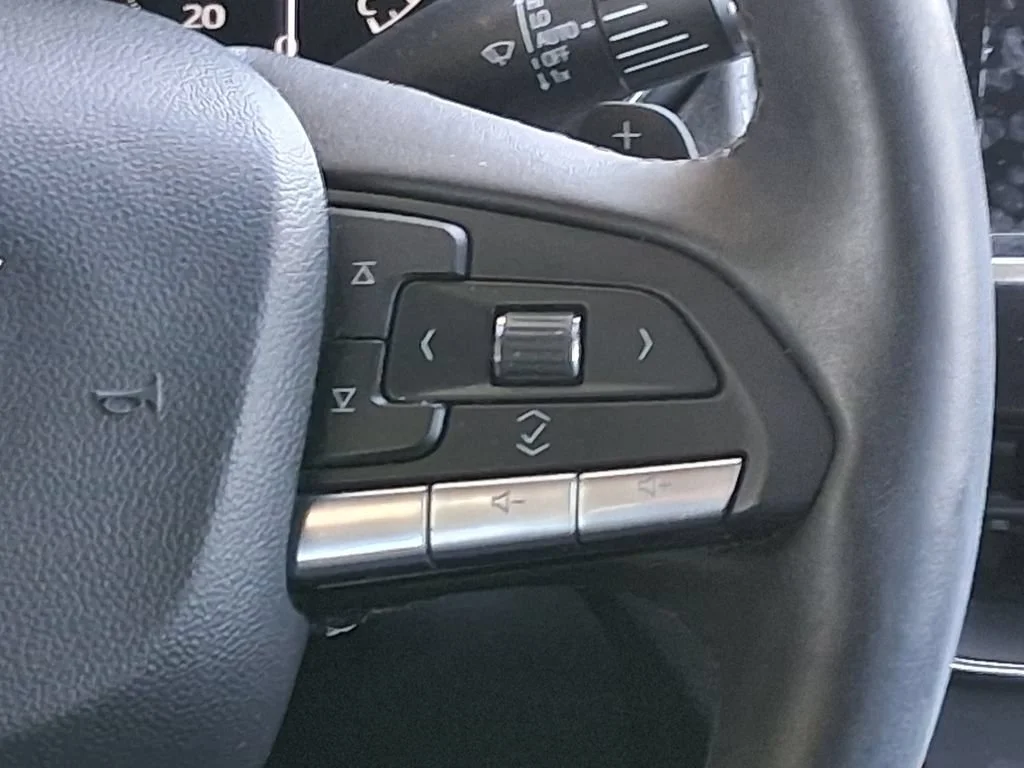 Used 2023 SUMMIT WHITE Cadillac Luxury image 12