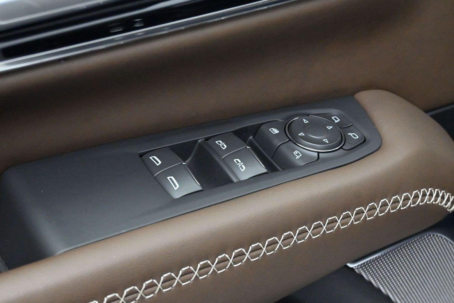 Used 2025 White Frost Tricoat GMC Denali Ultimate image 11