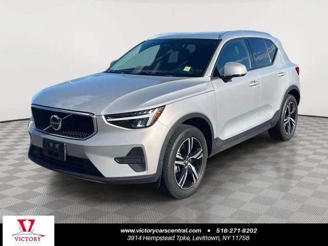 2023 Volvo XC40 B5 Core AWD's photo