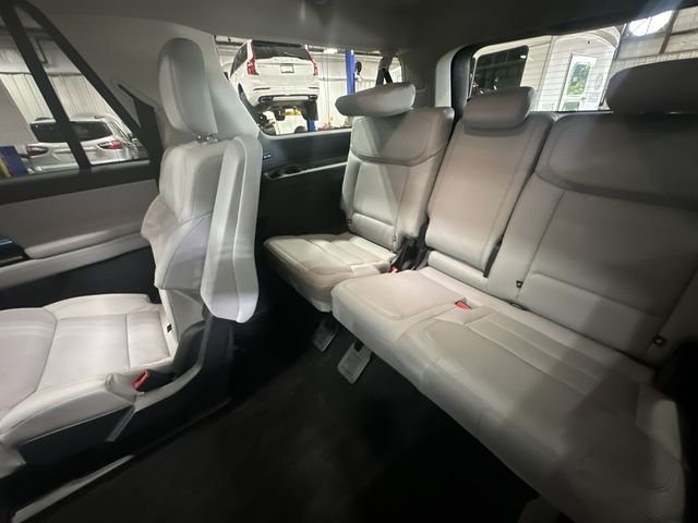 New 2027 White Ford Platinum image 31