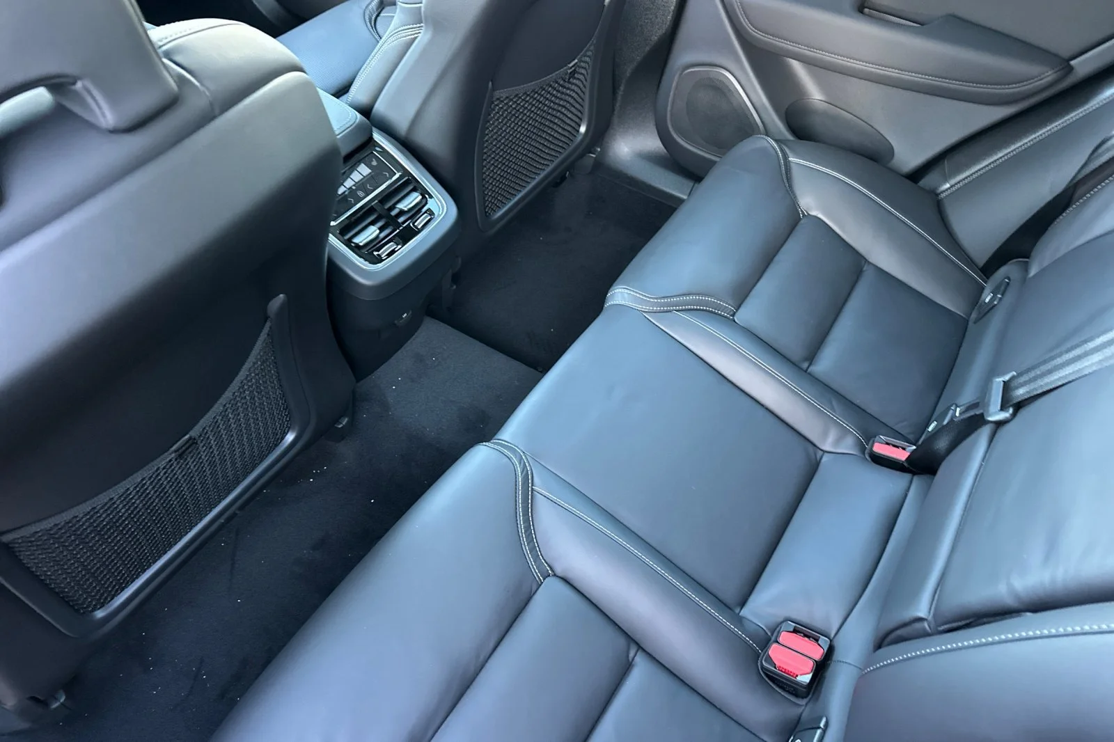 2026 Volvo XC60 Ultra - Photo 9