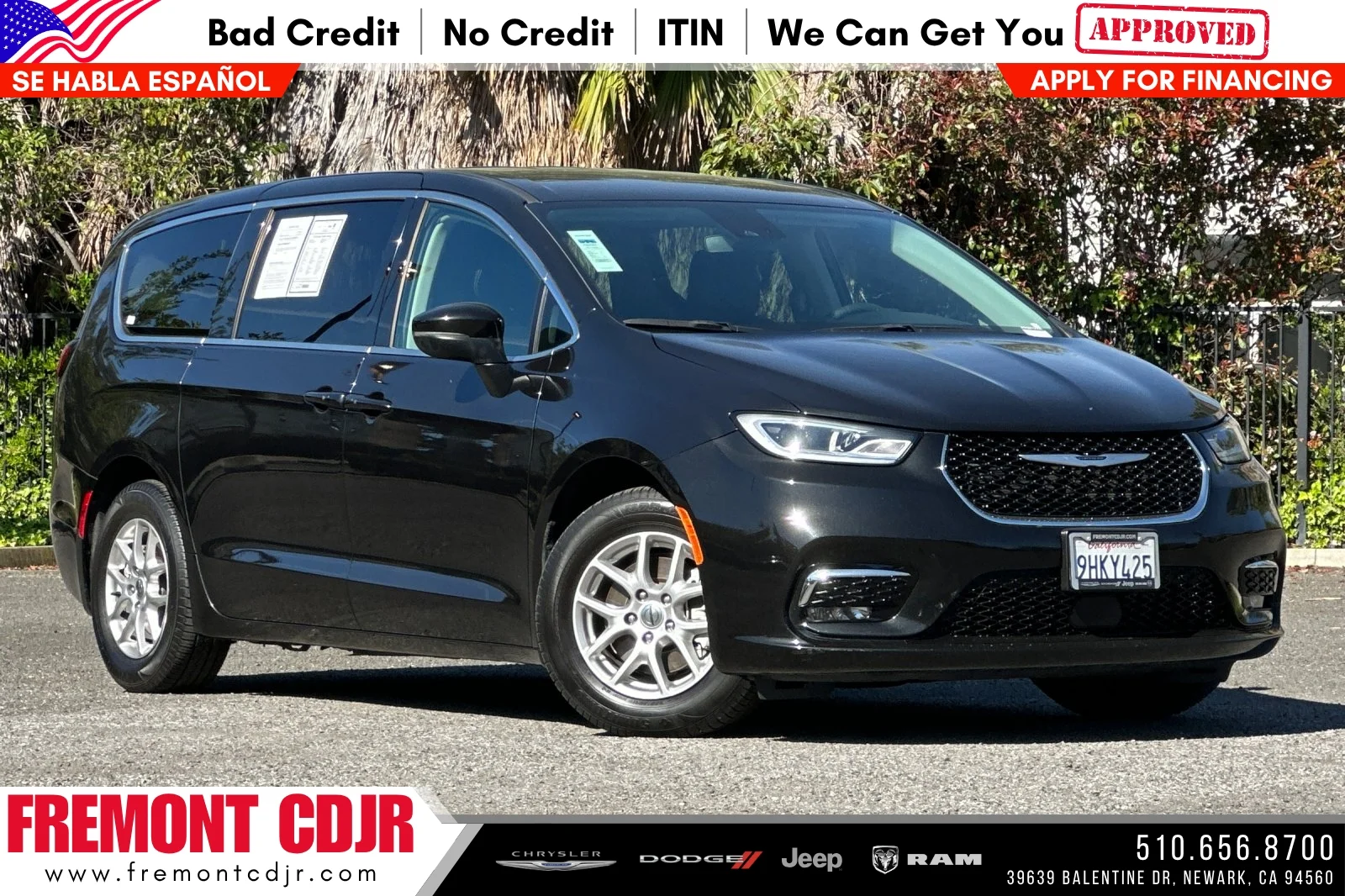 2023 Chrysler Pacifica Touring L's photo