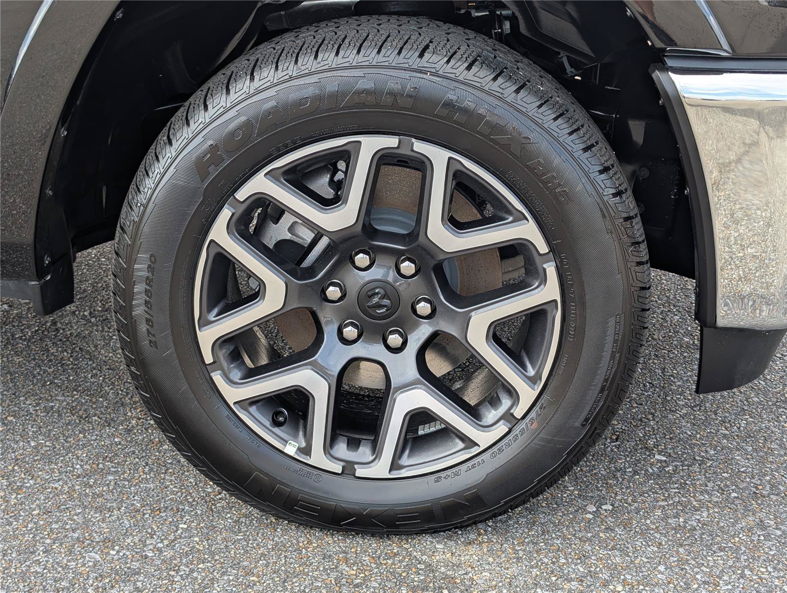 New 2026 Diamond Black Crystal Pearlcoat Ram Laramie image 6