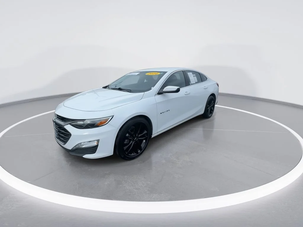 Used 2024 White Chevrolet LT image 4