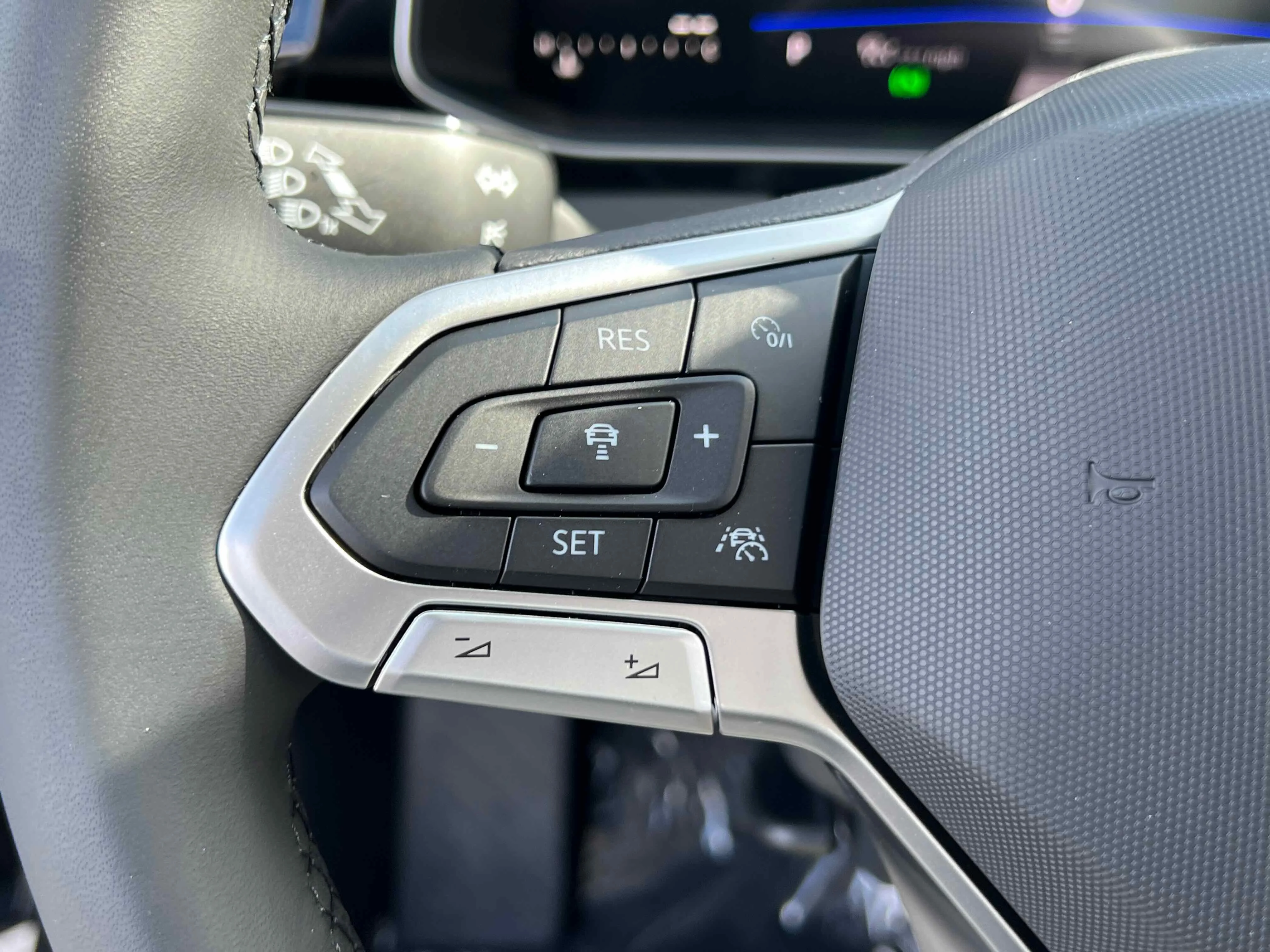 New 2026 Platinum Gray Metallic Volkswagen S image 32