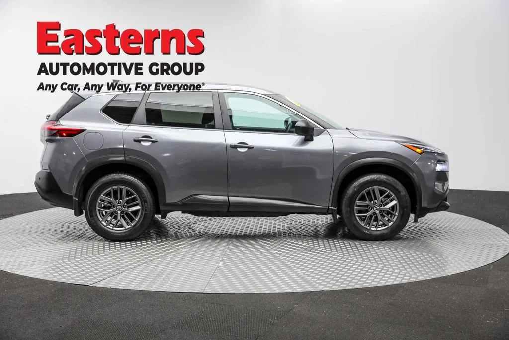 Used 2021 Gray Nissan S image 4