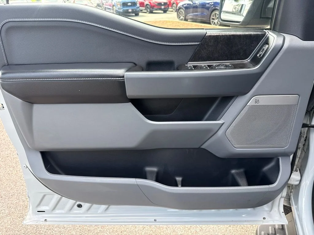 Used 2024 White Ford Flash image 25