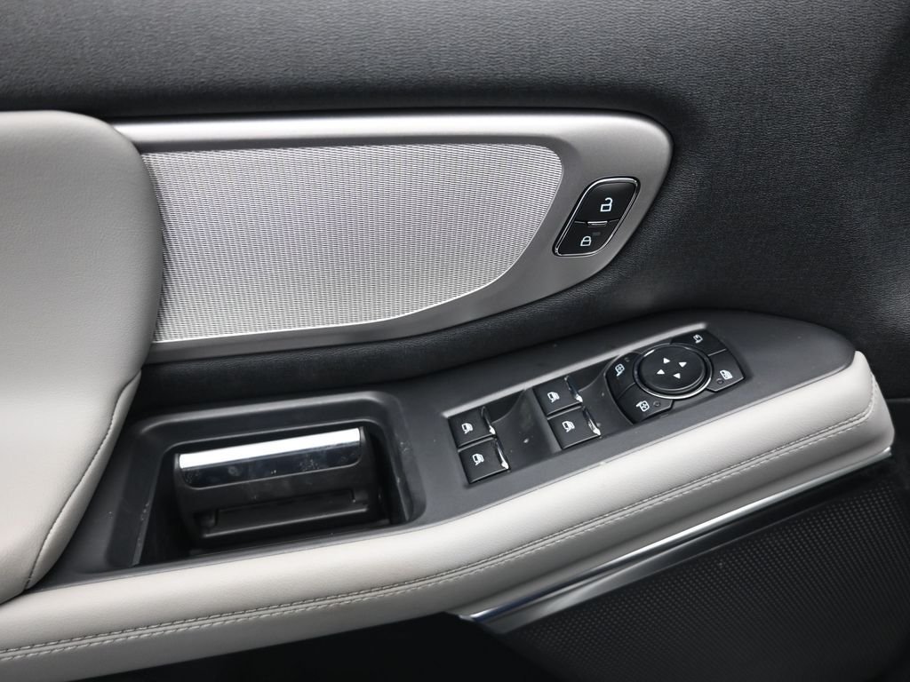 New 2026 Star White Metallic Tri-Coat Ford Active image 11