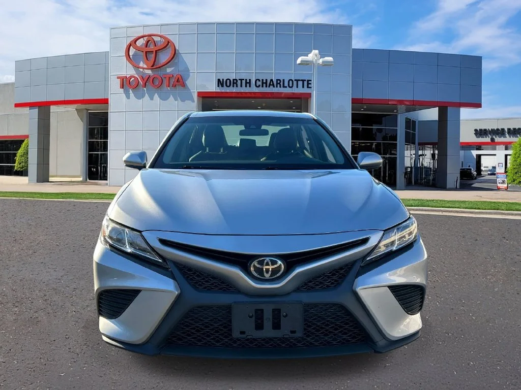Used 2018 Silver Toyota SE image 2