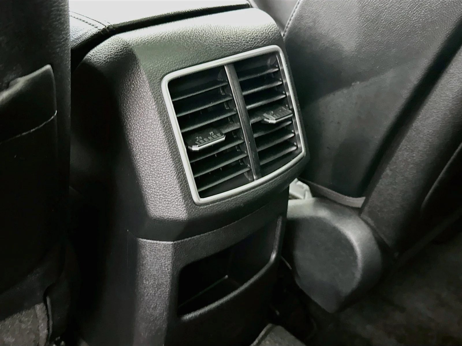 Used 2025 Glacier White Pearl/Ebony Black Roof Kia X-Pro image 27