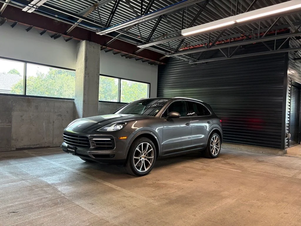 2023 Porsche Cayenne Platinum Edition's photo
