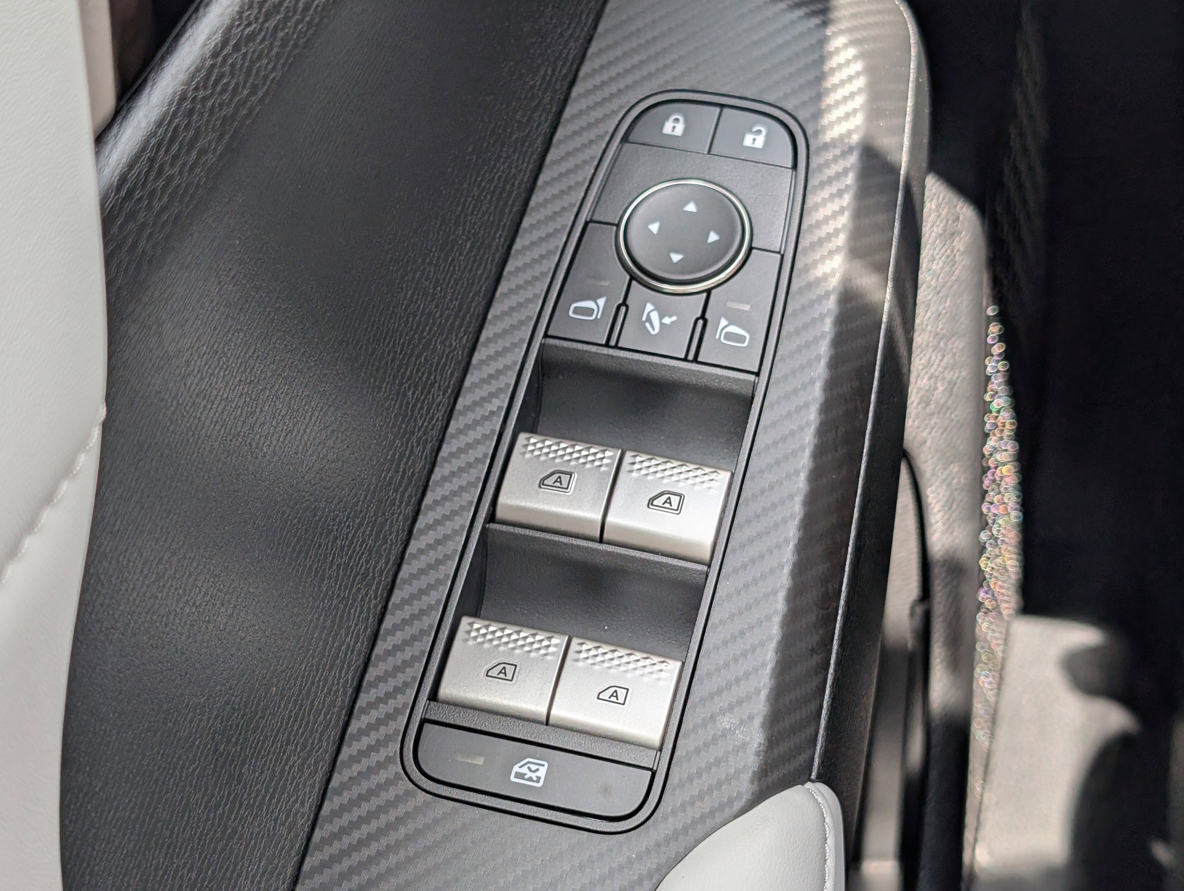 Used 2025 White Diamond Mitsubishi SE image 47