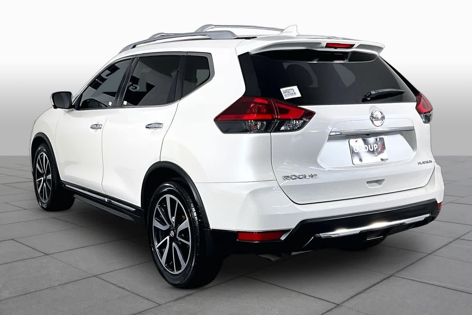 Used 2018 Pearl White Nissan SL image 11