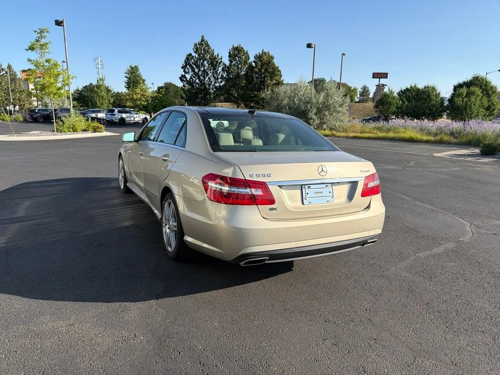 Used 2010  Mercedes-Benz E 550 image 3