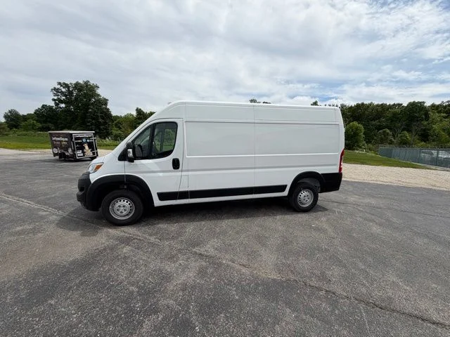 New 2026 Bright White Clear-Coat Exterior Paint RAM Tradesman image 4