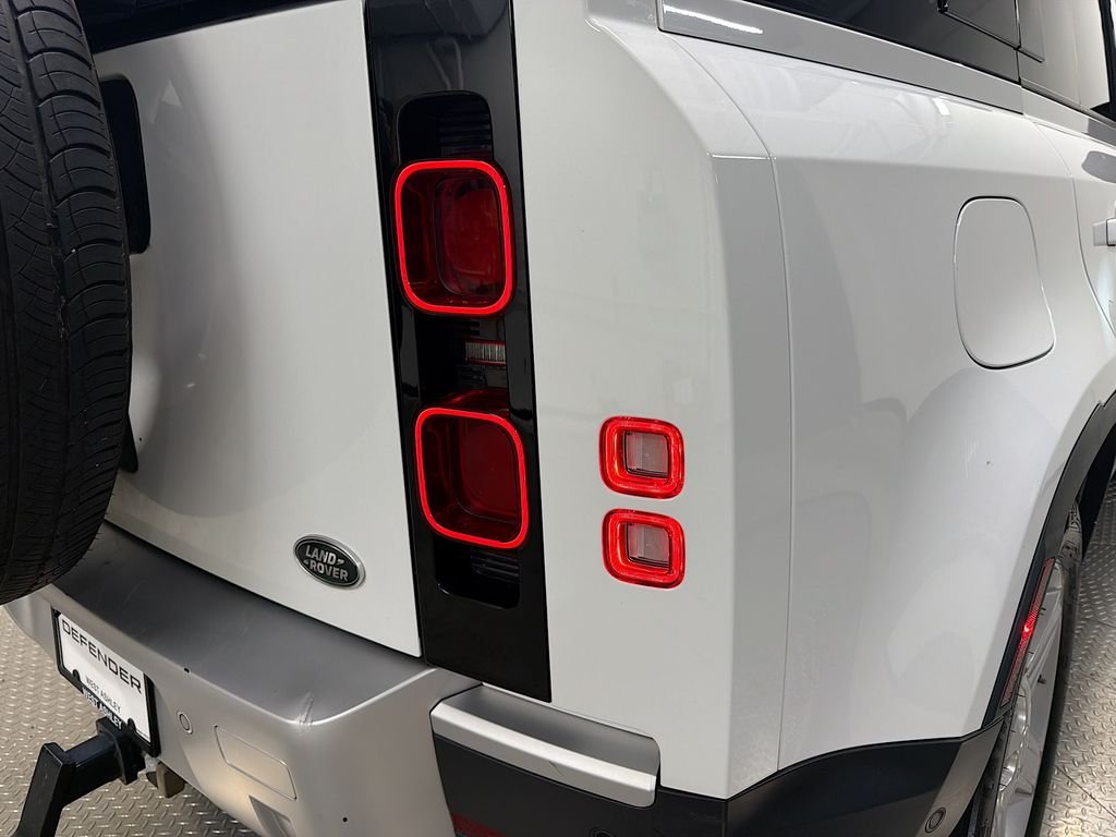 Used 2021 White Land Rover SE image 33