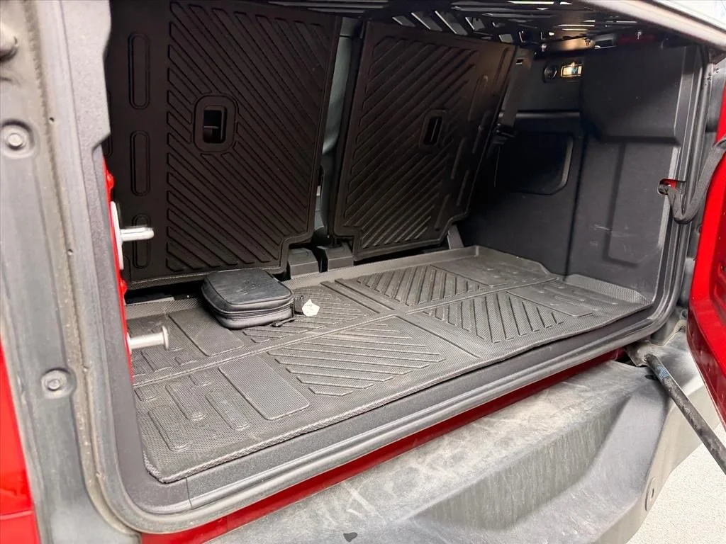 Used 2022 Red Ford Wildtrak image 31