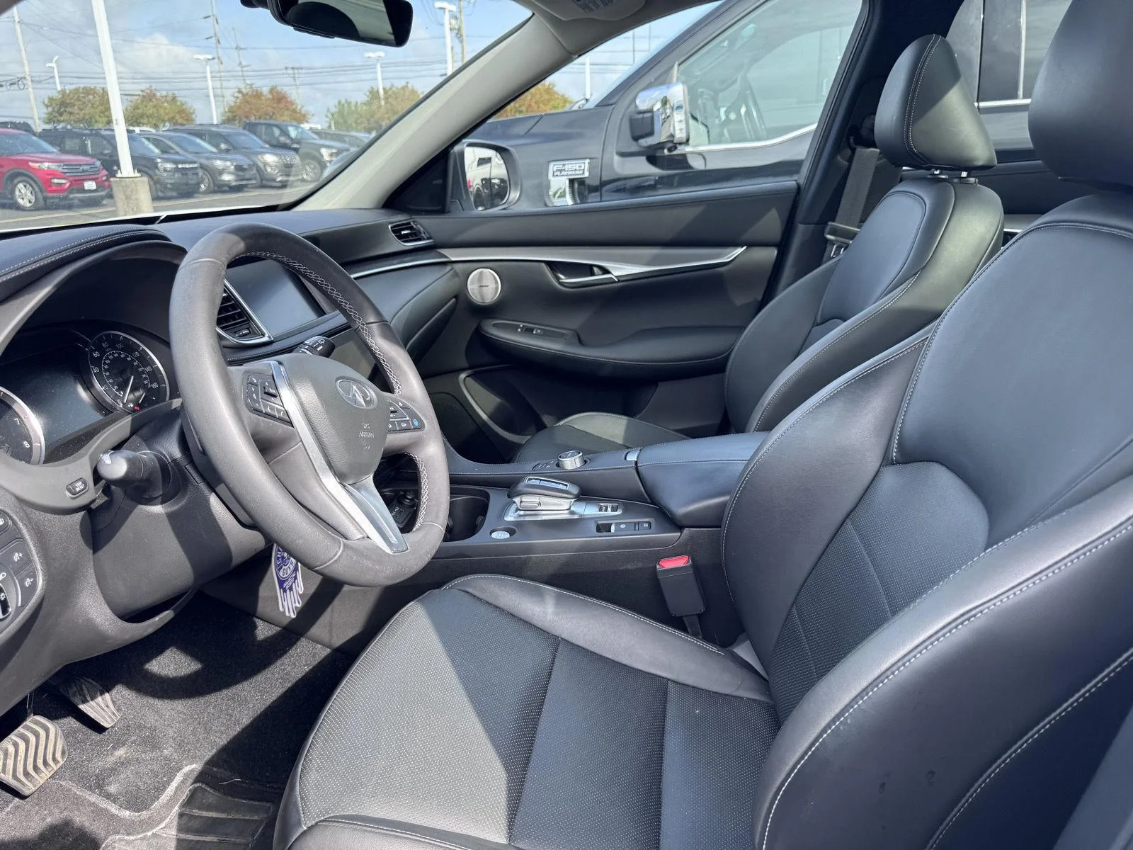 Used 2023 Radiant White INFINITI LUXE image 10
