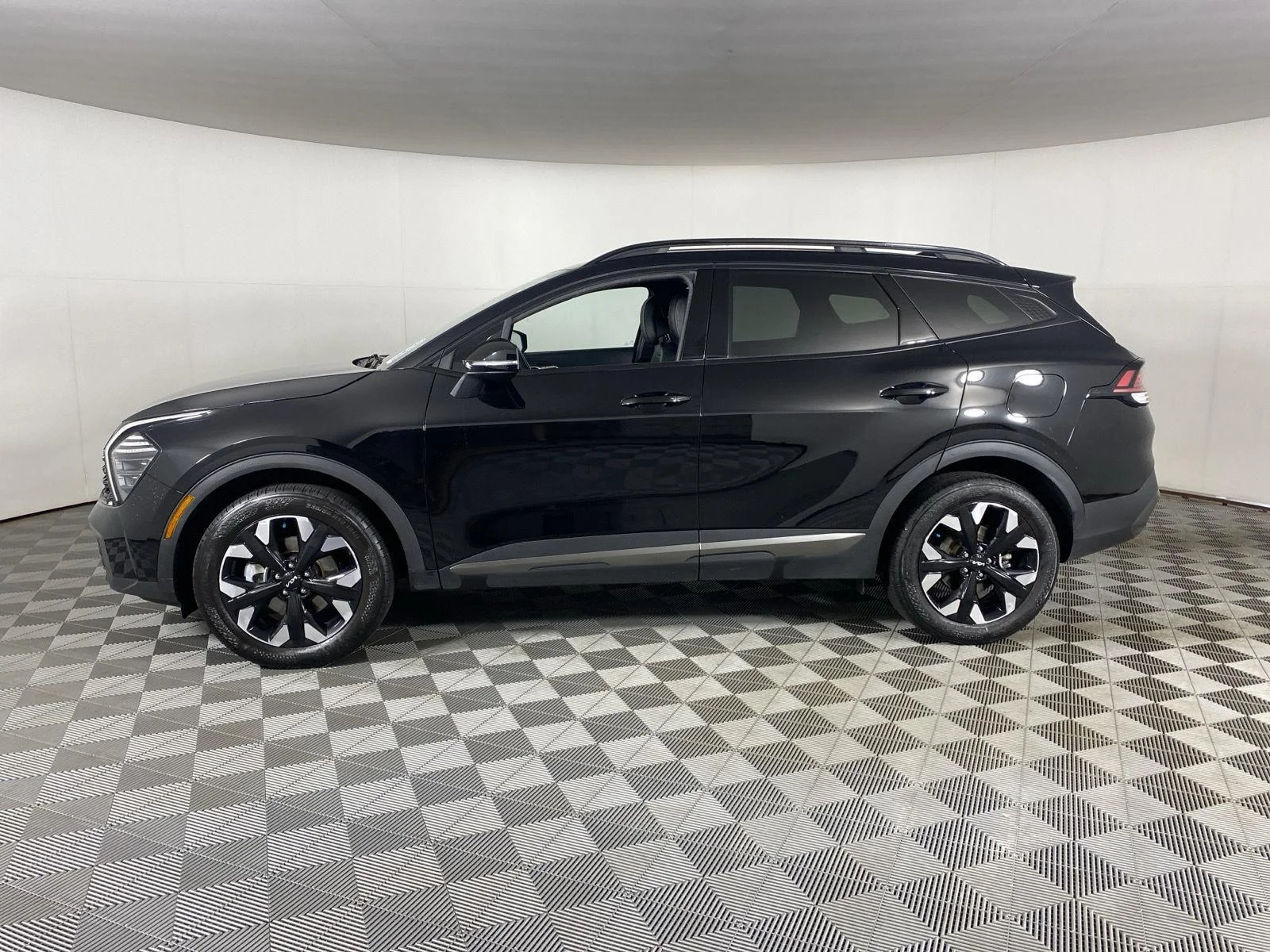 Used 2024 Ebony Black Kia X-Line image 4