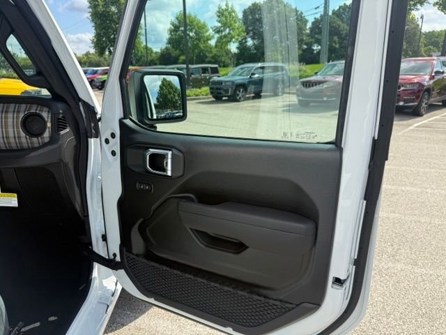 New 2026 Bright White Clear-Coat Exterior Paint Jeep 85th Anniversary Edition image 27